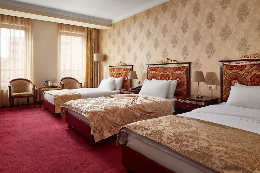 Gold Hotel 11/67