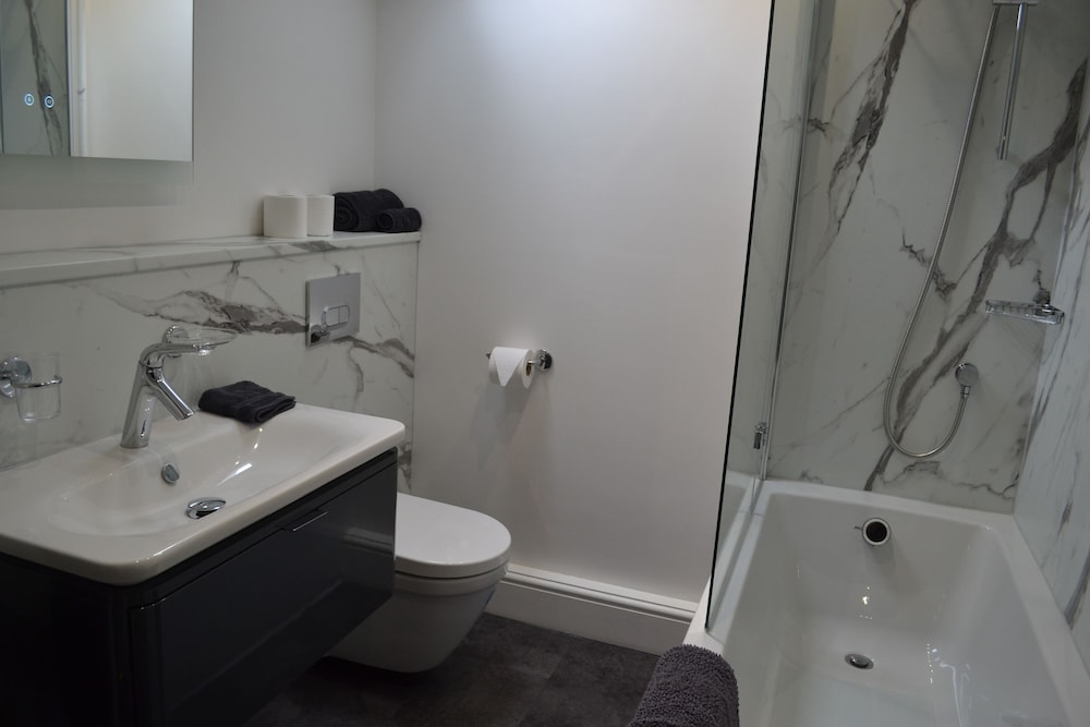 COED-Y-FRON GUEST HOUSE 28/30