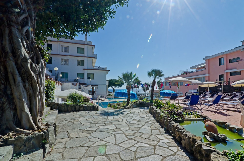 Hotel Ariston Montecarlo 41/50