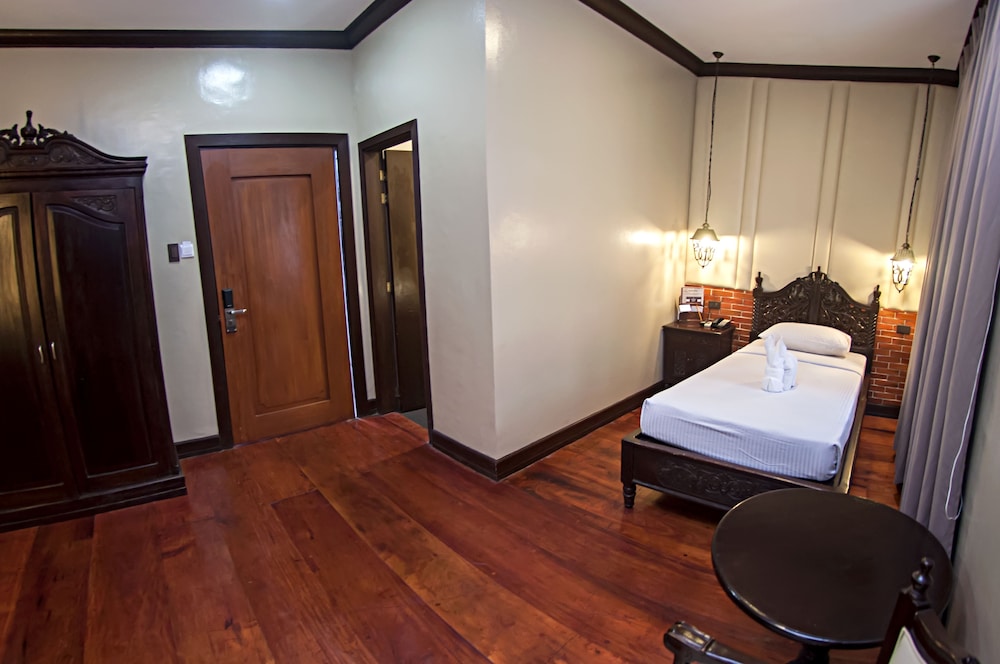 Vigan Plaza Hotel 50/71