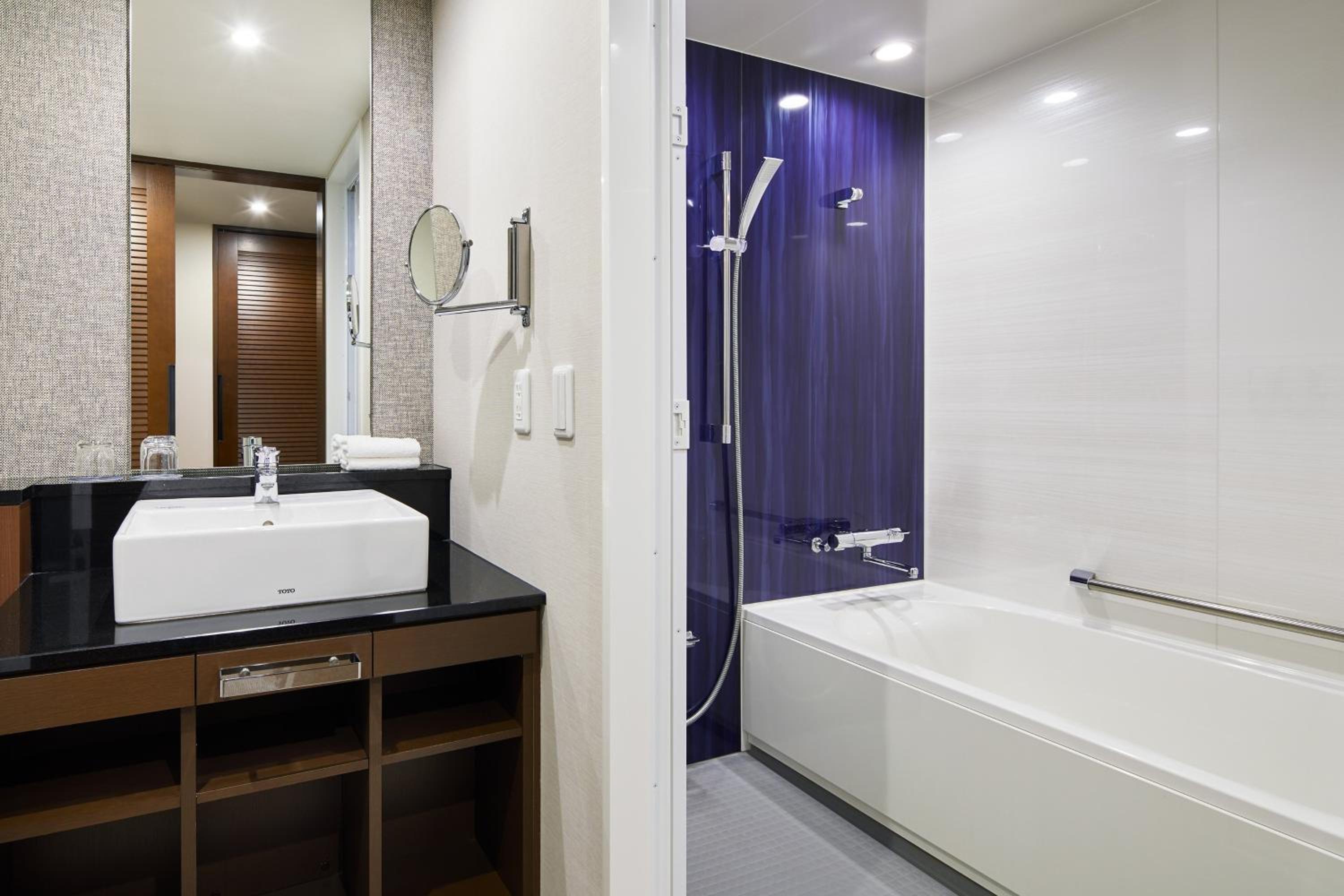 Room, 3 Beds, Park Wing، Sheraton Grande Tokyo Bay Hotel 2/2