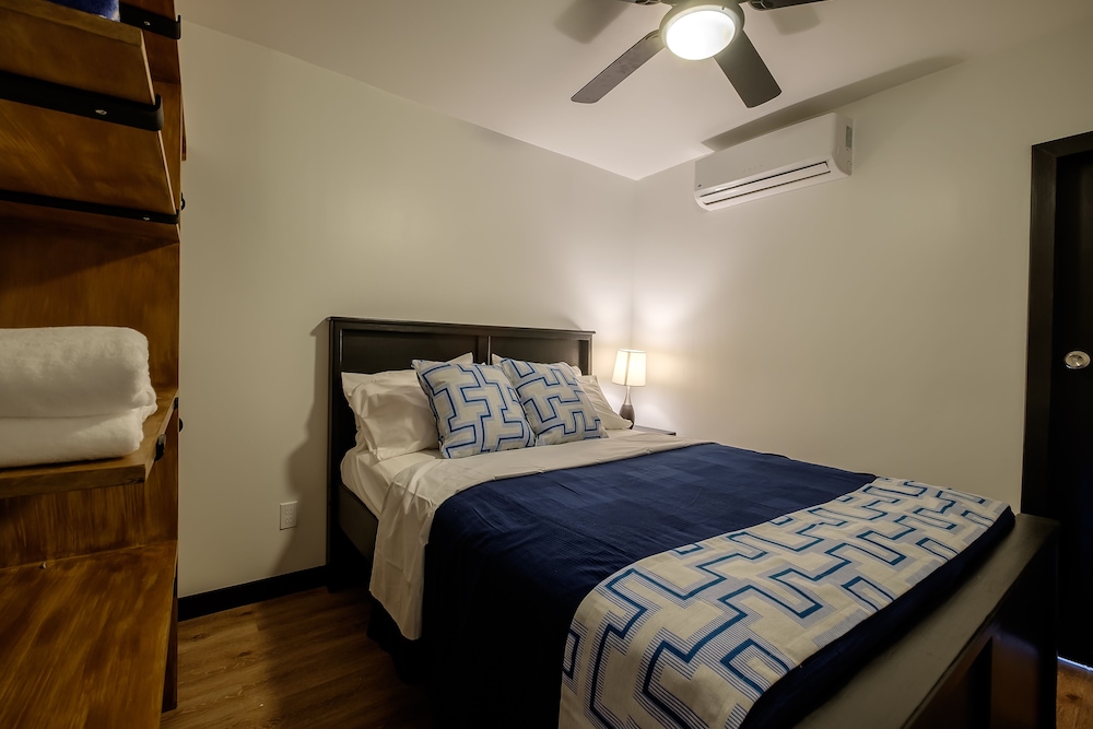 Aquavista Beachfront Suites 10/29