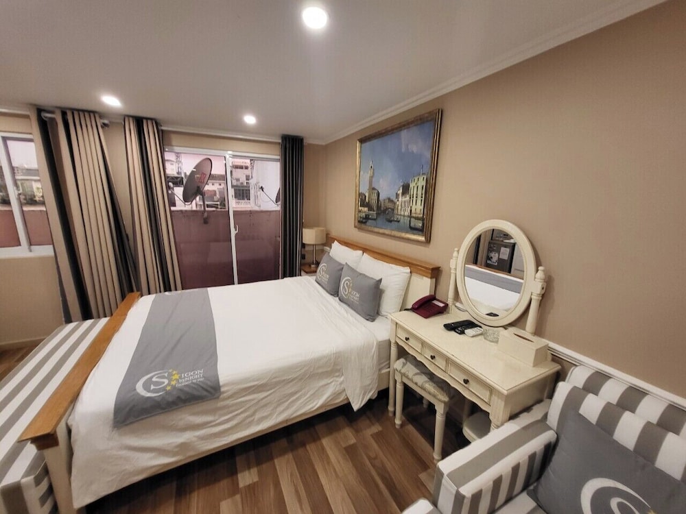 Saigon By Night Luxury Hotel 26/68