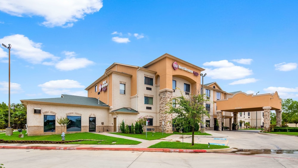 Best Western Plus Burleson Inn & Suites 3/32