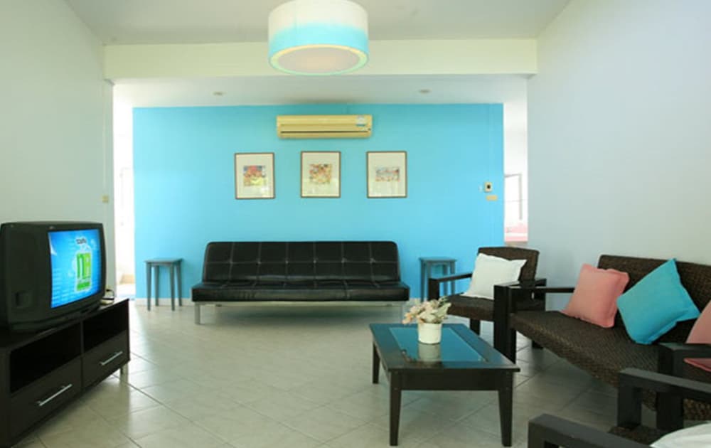 White At Sea Resort 38/42