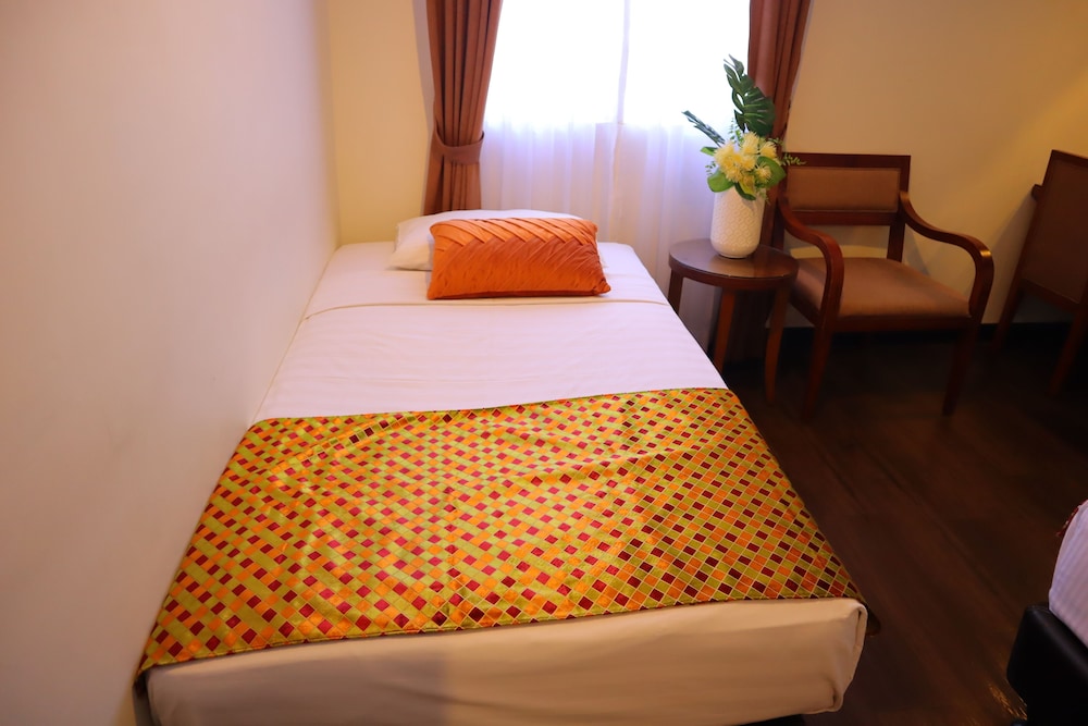 ARMENIAN STREET HERITAGE HOTEL 29/76