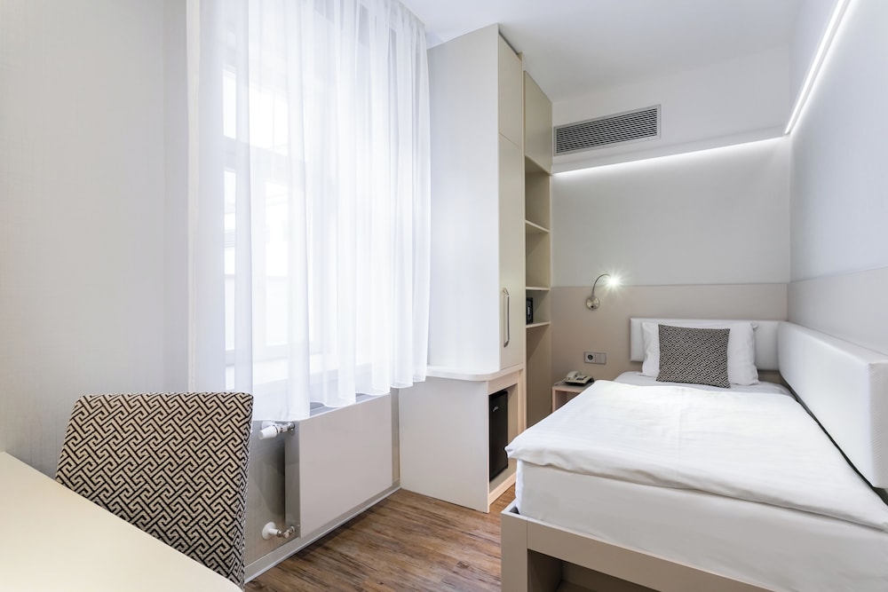 ROOM, SINGLE, SINGLE BED