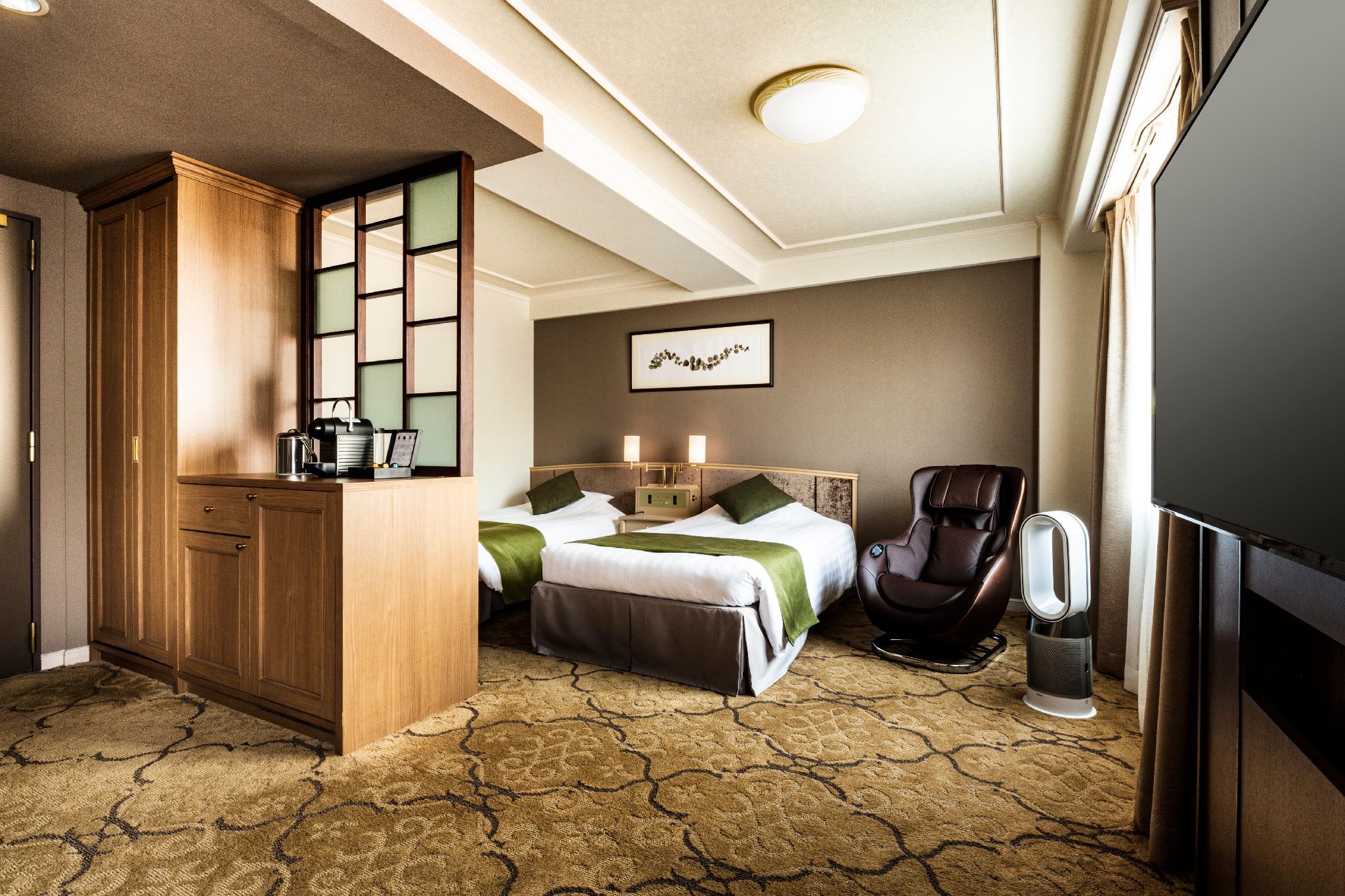 Luxury, Twin Beds, East Wing