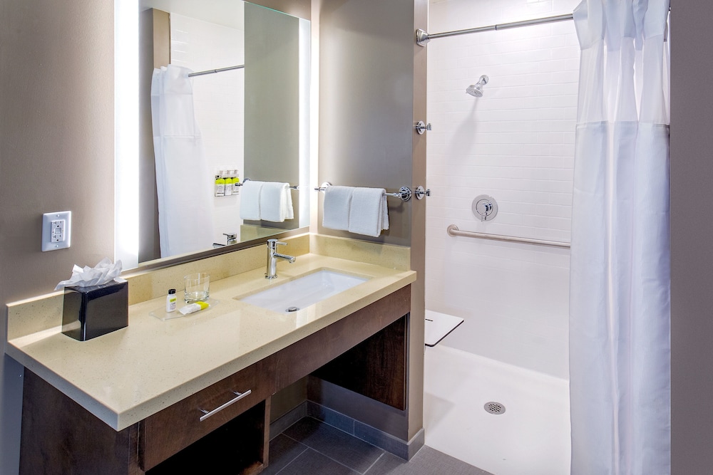 Staybridge Suites Charlottesville Airport 14/53