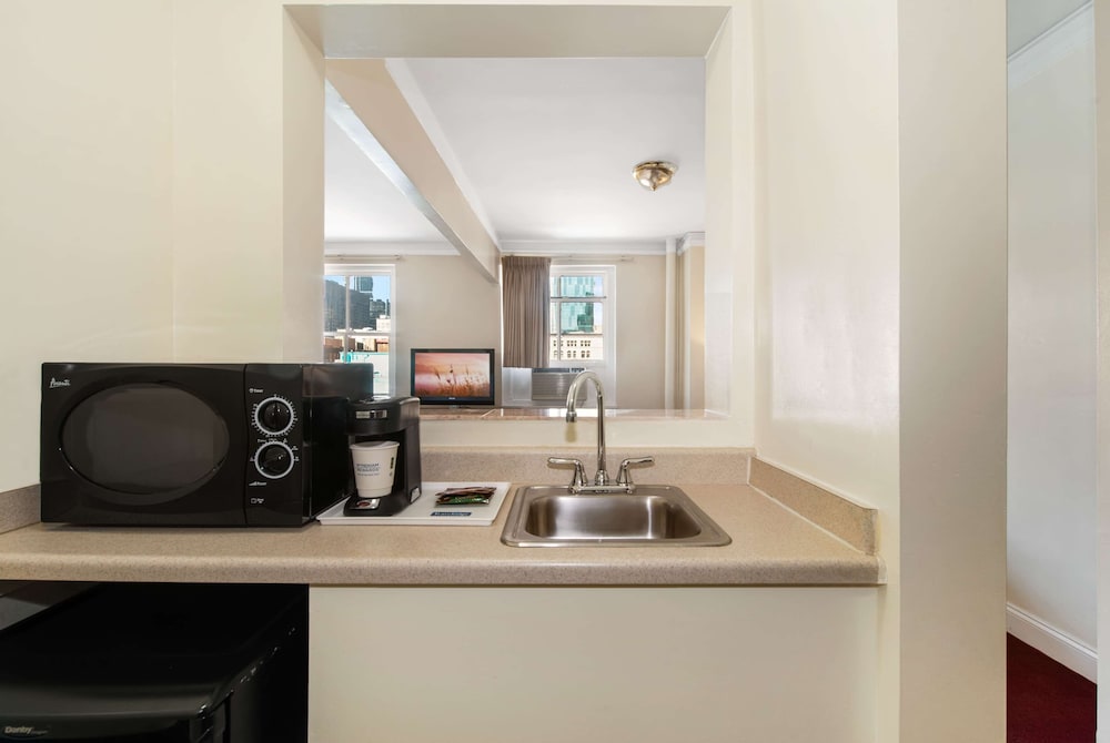Travelodge By Wyndham Downtown Chicago 25/34