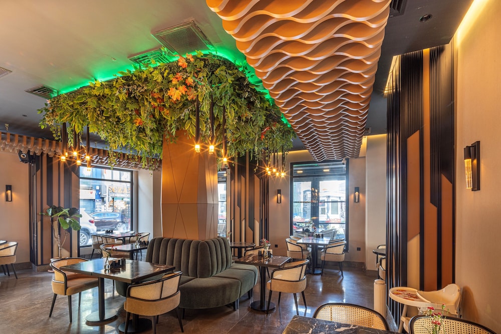 The Nest Hotel 51/70