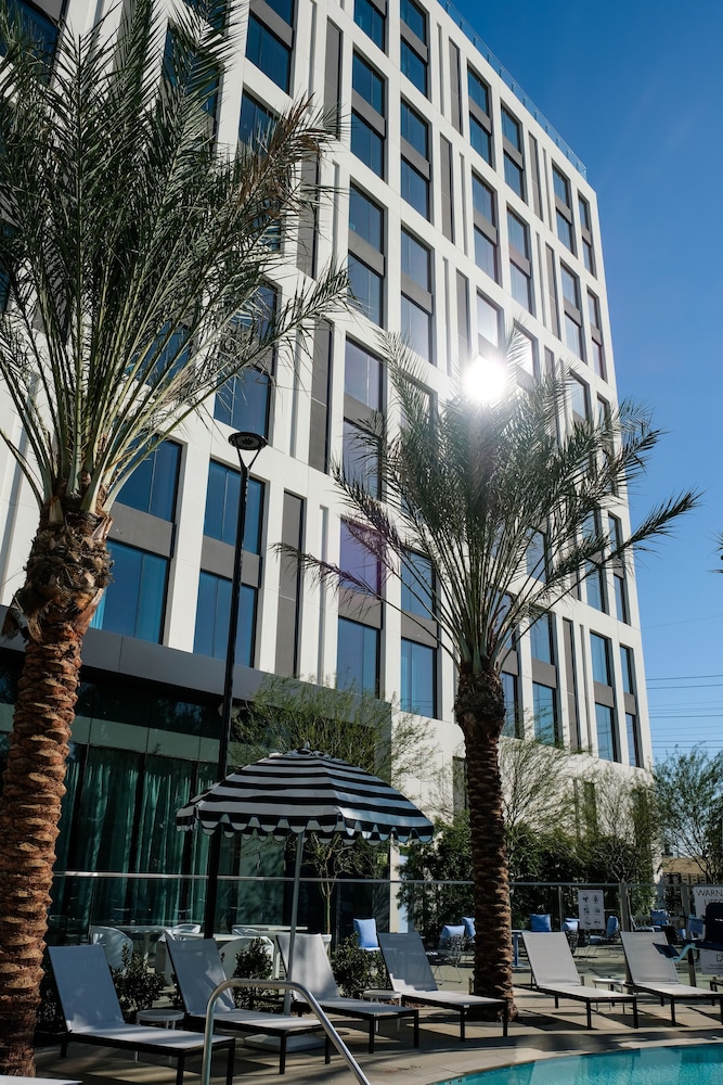 The Viv Anaheim a Tribute Portfolio Hotel in ANAHEIM - CA