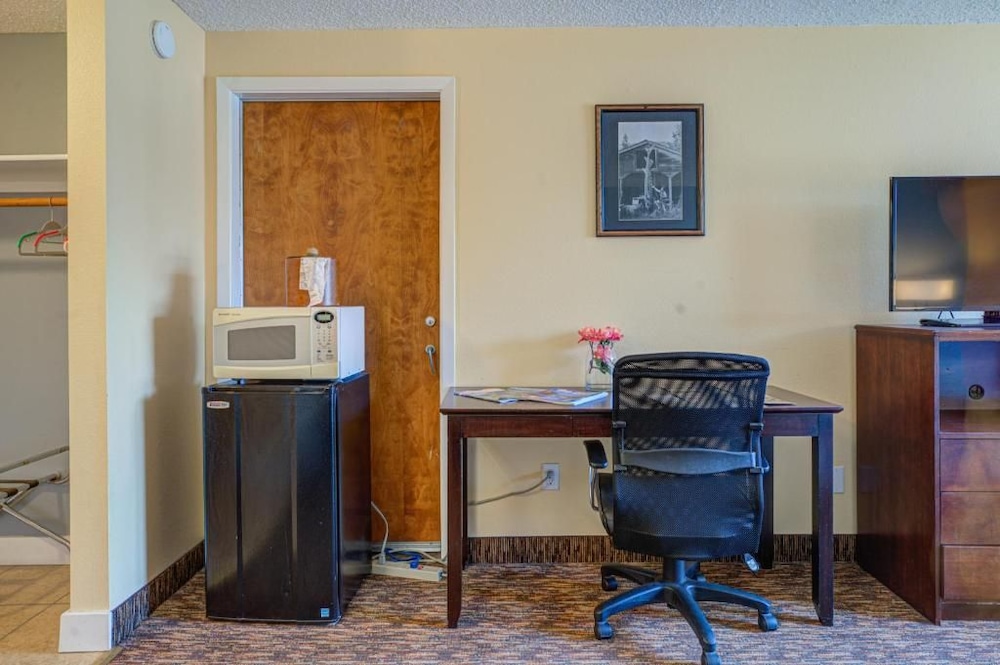 Columbia Gorge Inn 41/57