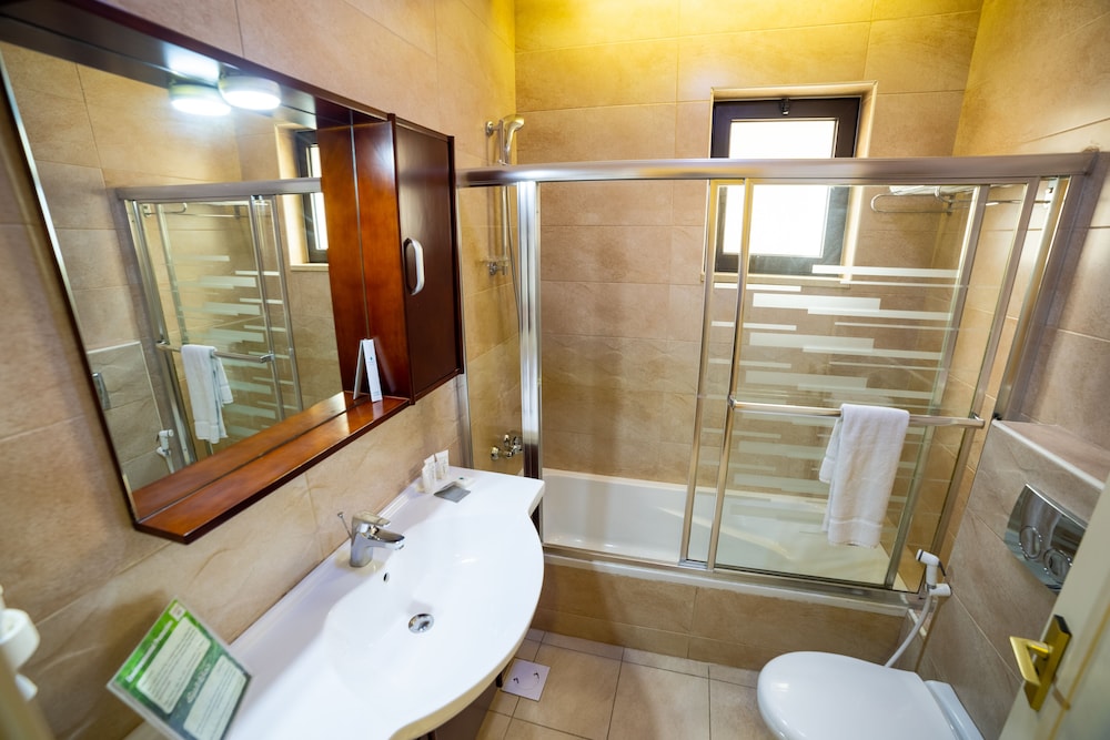 Comfort Hotel Suites 42/48