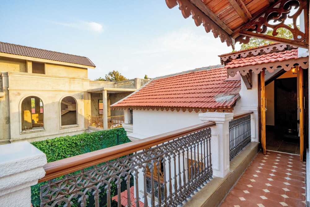 ELIVAAS 4 BHK with Pvt Pool and Media Room Samukha 12/55