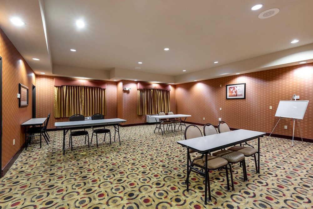 Comfort Inn Suites Denison North Lake Texoma 5/38