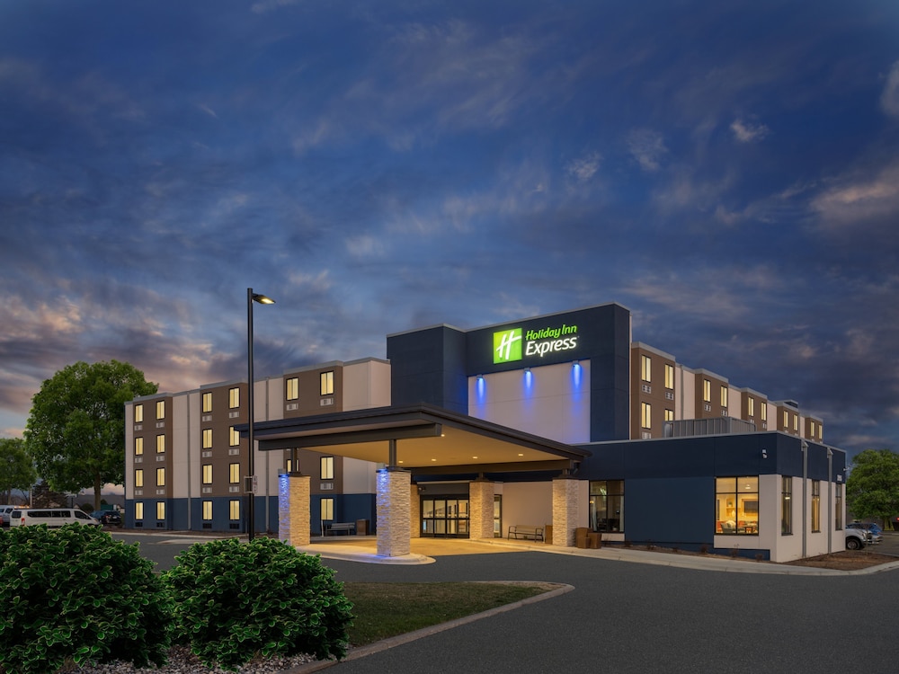 Holiday Inn Express Minneapolis West Plymouth 1/52