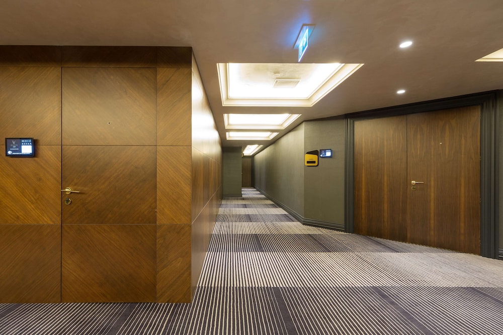DoubleTree by Hilton Izmir Airport 22/85