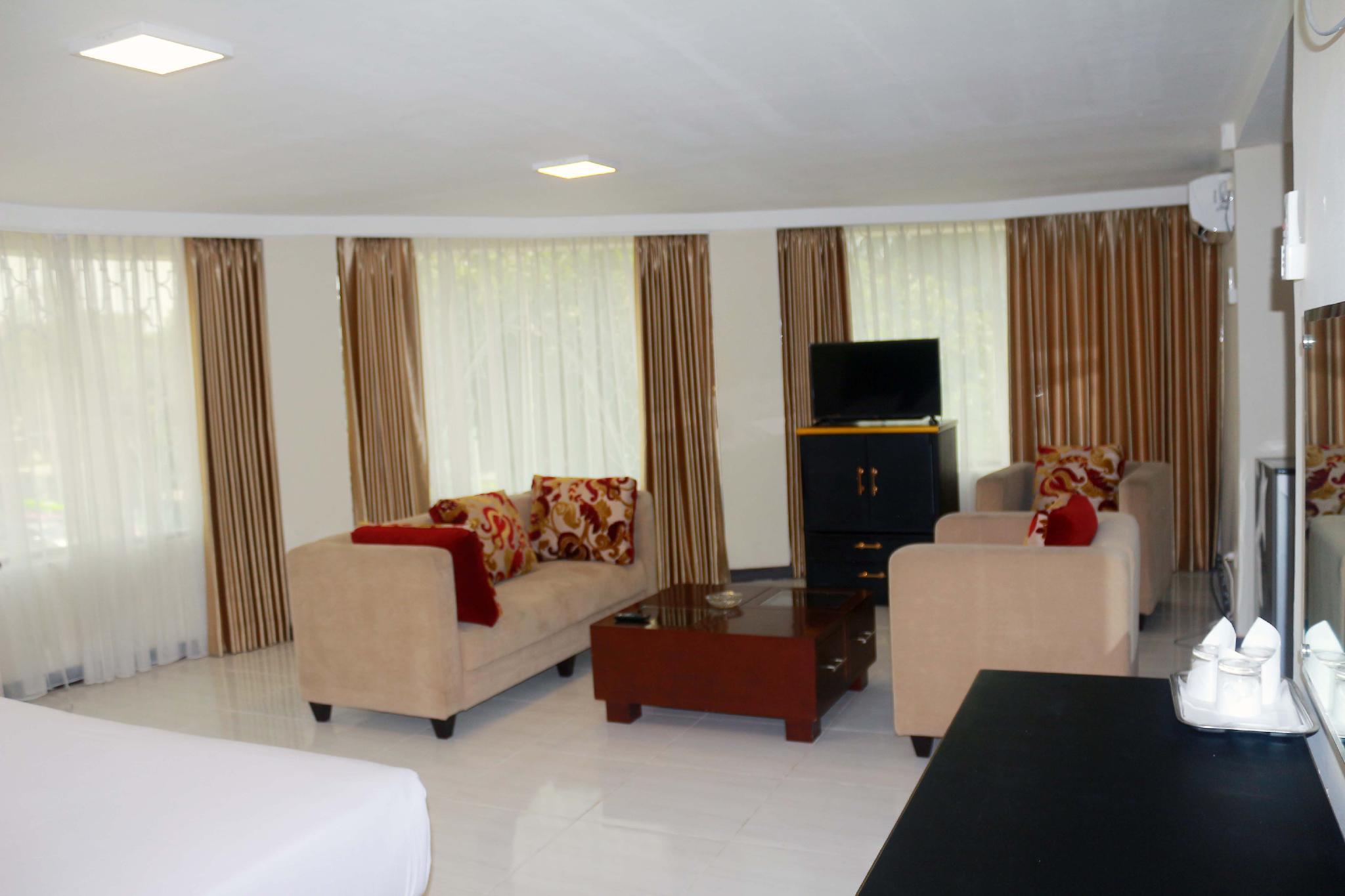 Hotel Pangrango 3 10/18