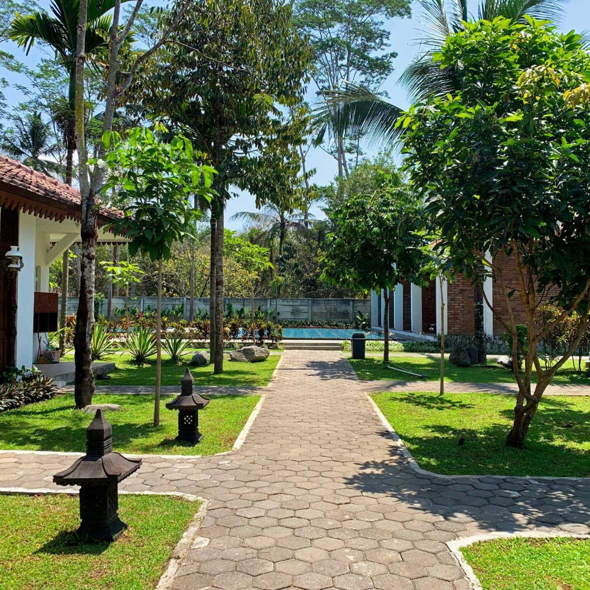 The Nalaya Hotel & Resto 42/49