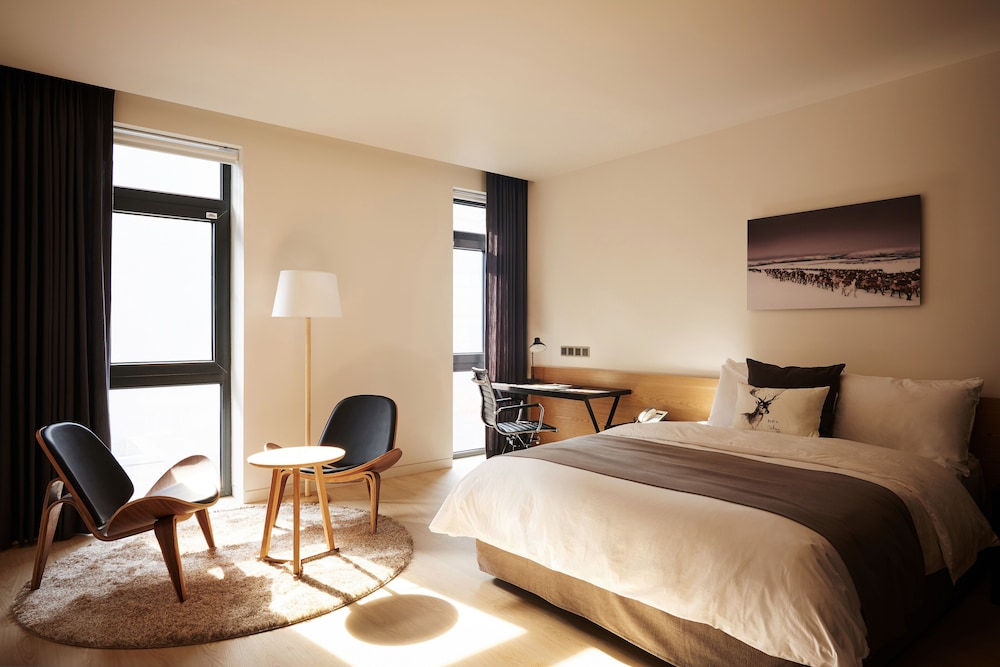 The Classic Hotel 30/68