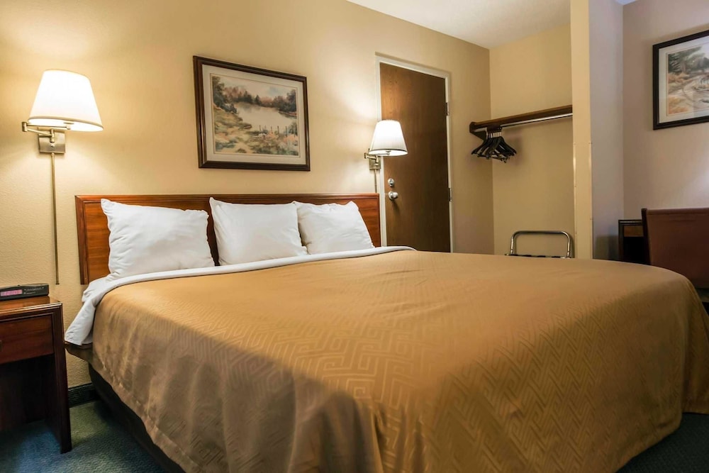 Econo Lodge Princeton 13/43