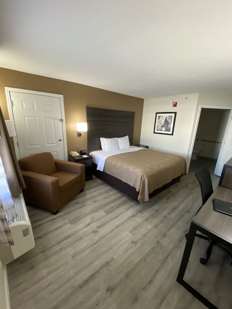 ROOM, KING BED, ACCESSIBLE
