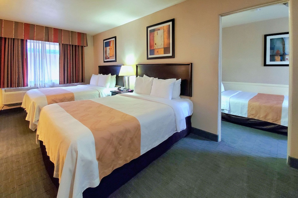 SUITE, 1 DOUBLE AND 2 QUEEN BEDS