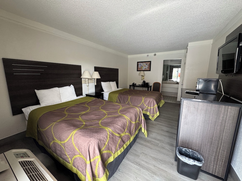 Super 8 by Wyndham Savannah 15/51
