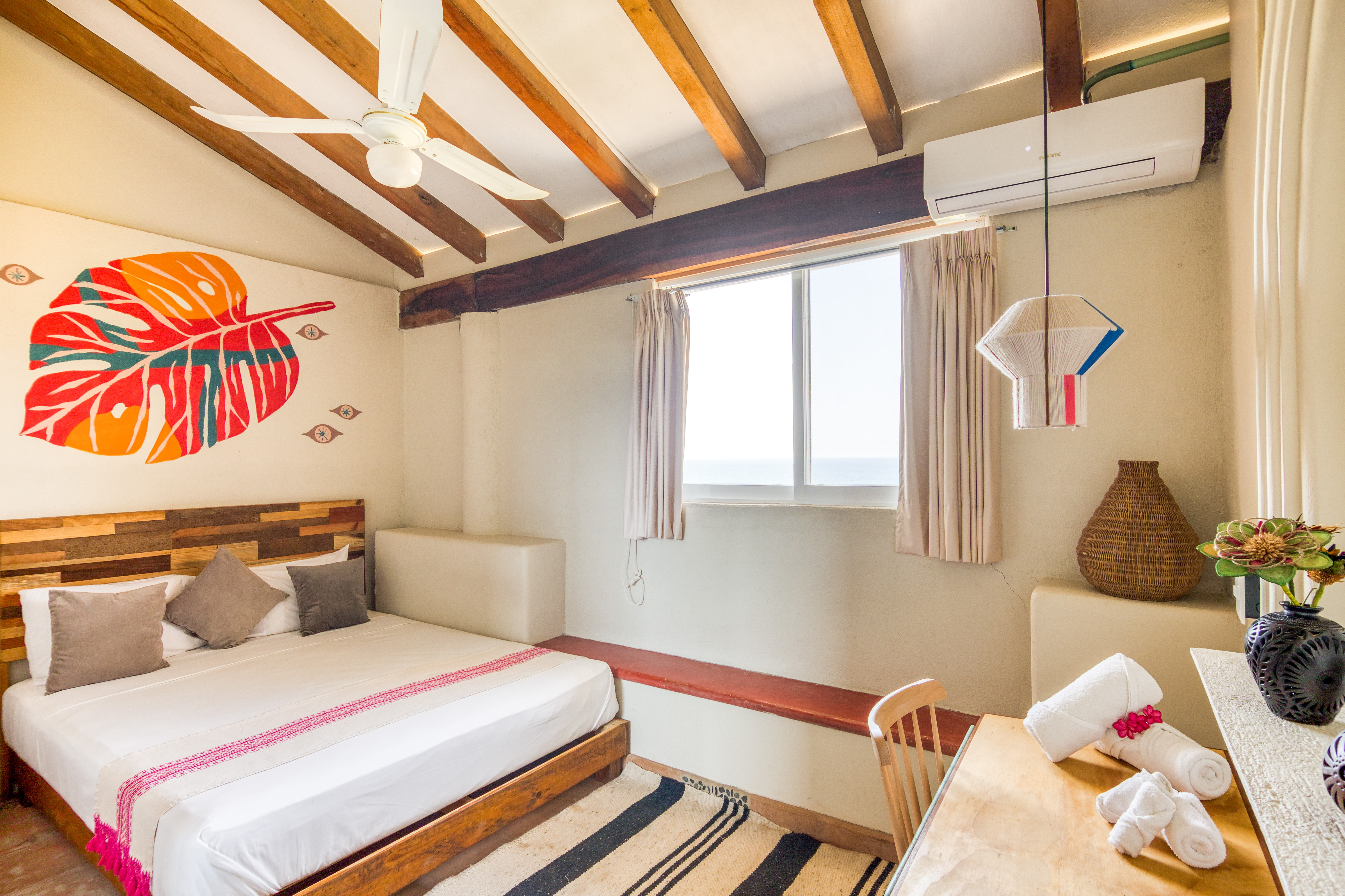 Standard, Queen Bed, Private Bathroom