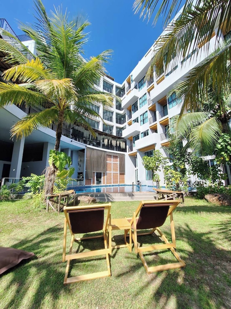 Atom Phuket Hotel -SHA Plus 47/50