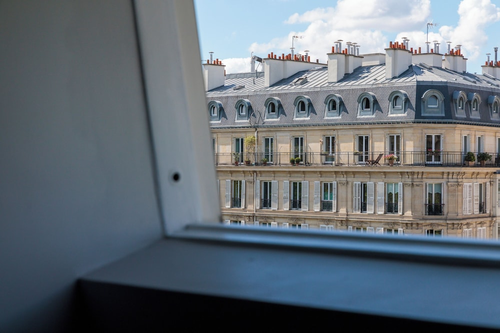 HOTEL SAINT MARTIN BASTILLE in PARIS