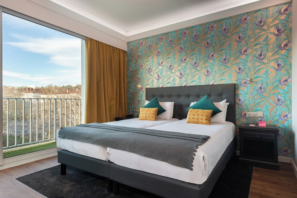 Superior, Double or Twin Bed, City or Courtyard View