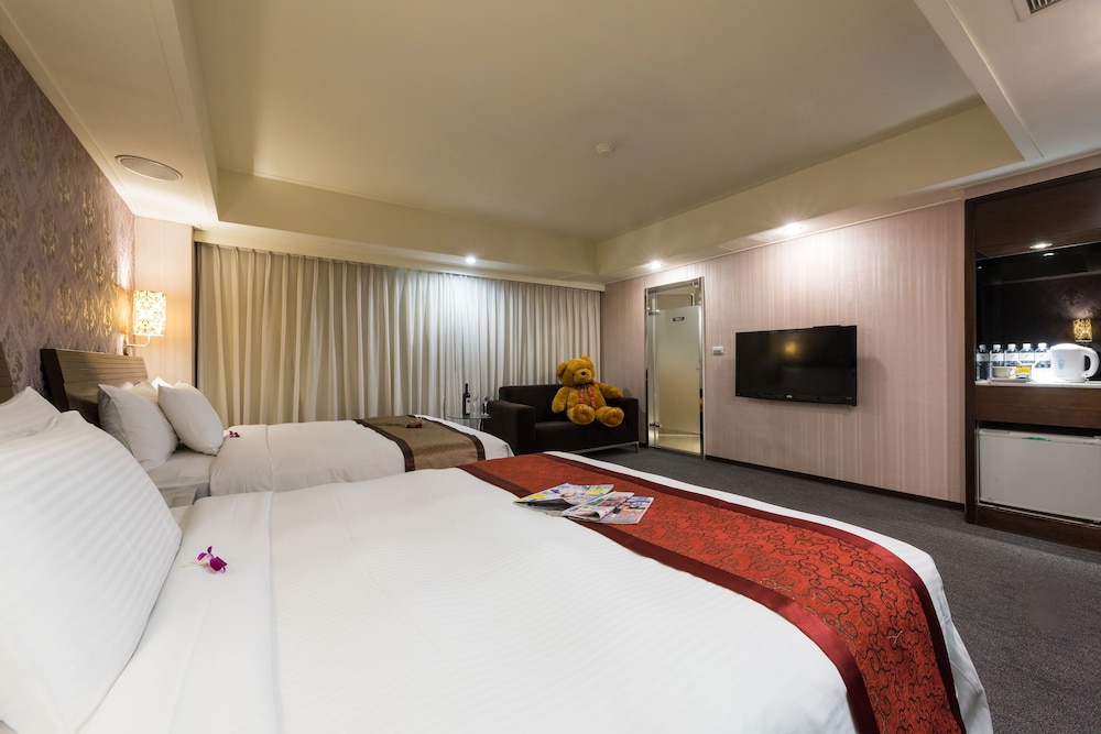ROOM, QUADRUPLE