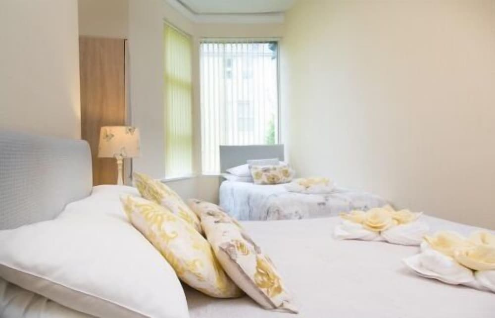 The Firs Guest House 8/45