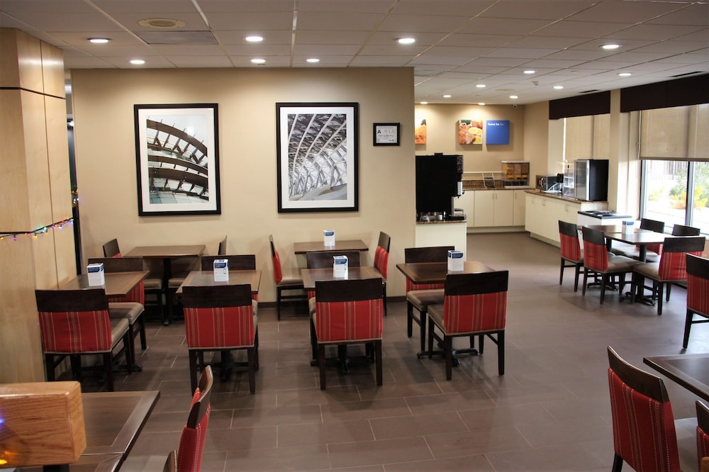 Comfort Inn and Suites Durham Near Duke University 32/44