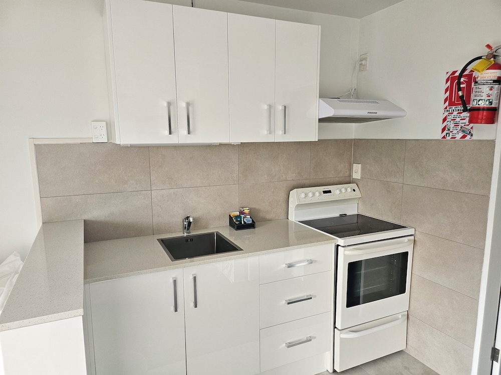 88 Wallace Court Motel 33/36