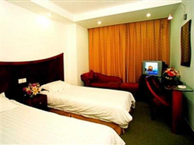 Jinjiang Inn Select (Shanghai Nanjing Road Pedestrian Street) 6/29