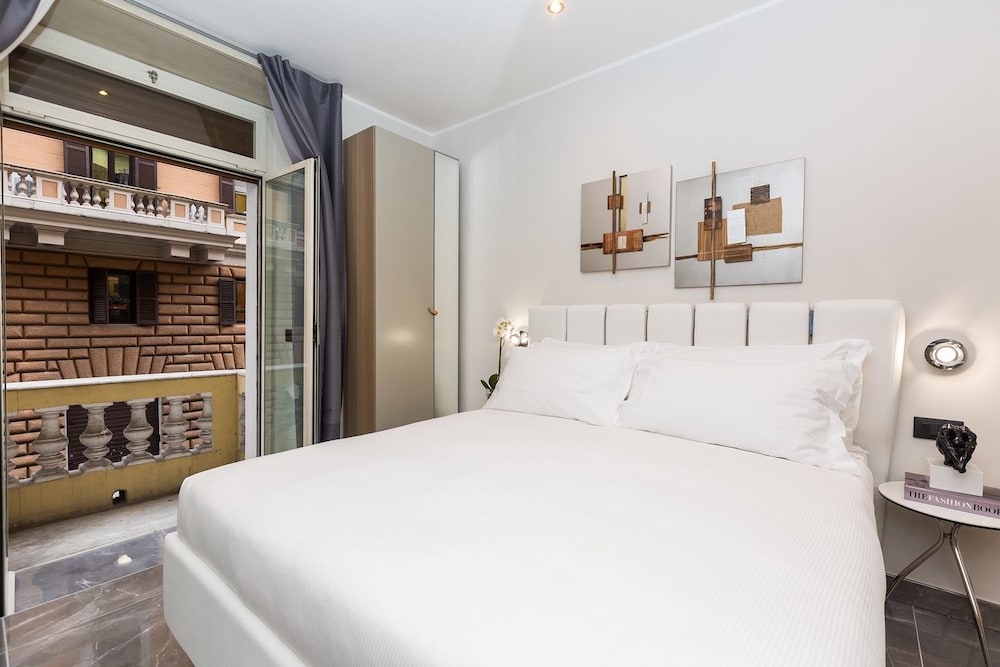 DELUXE, QUEEN BED, BALCONY