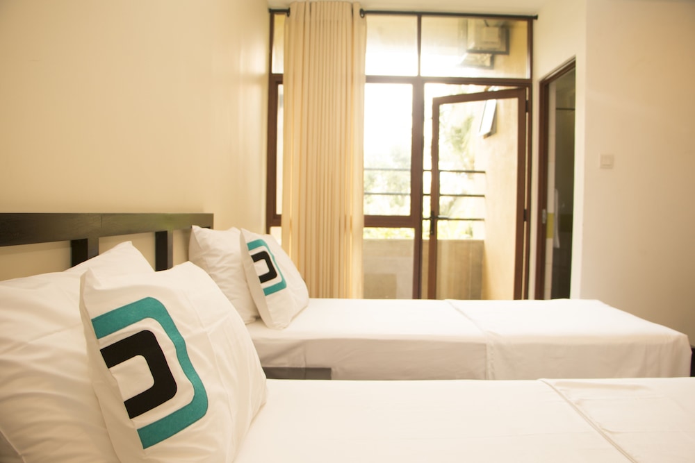 Saninro Residences & Food Court 12/50