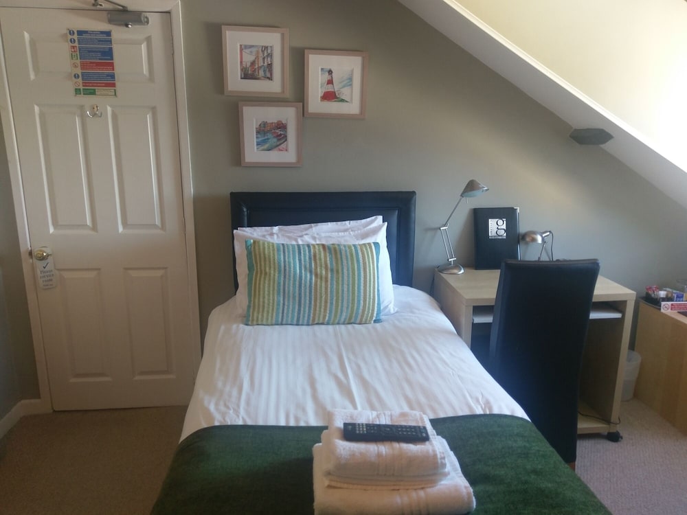 Gallery Guesthouse 7/24