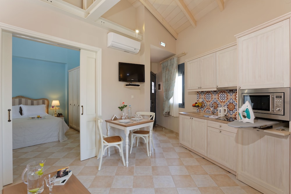 Ionia Suites 27/40