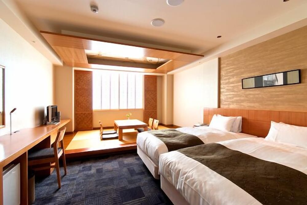 DELUXE, FUTON BED, TWIN BEDS