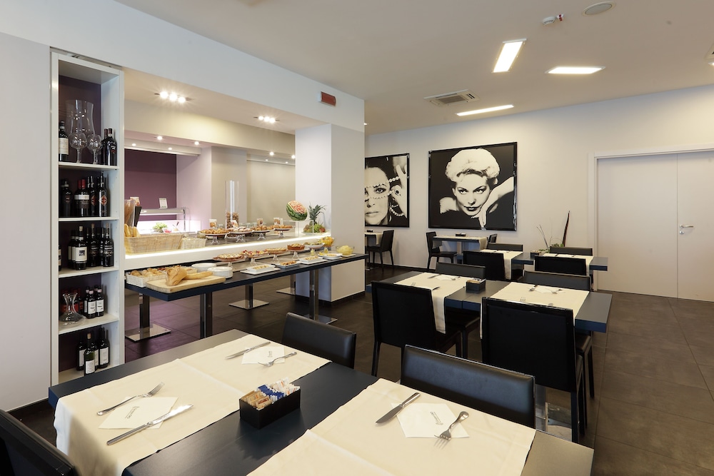 Holiday Inn Milan Nord Zara 54/66