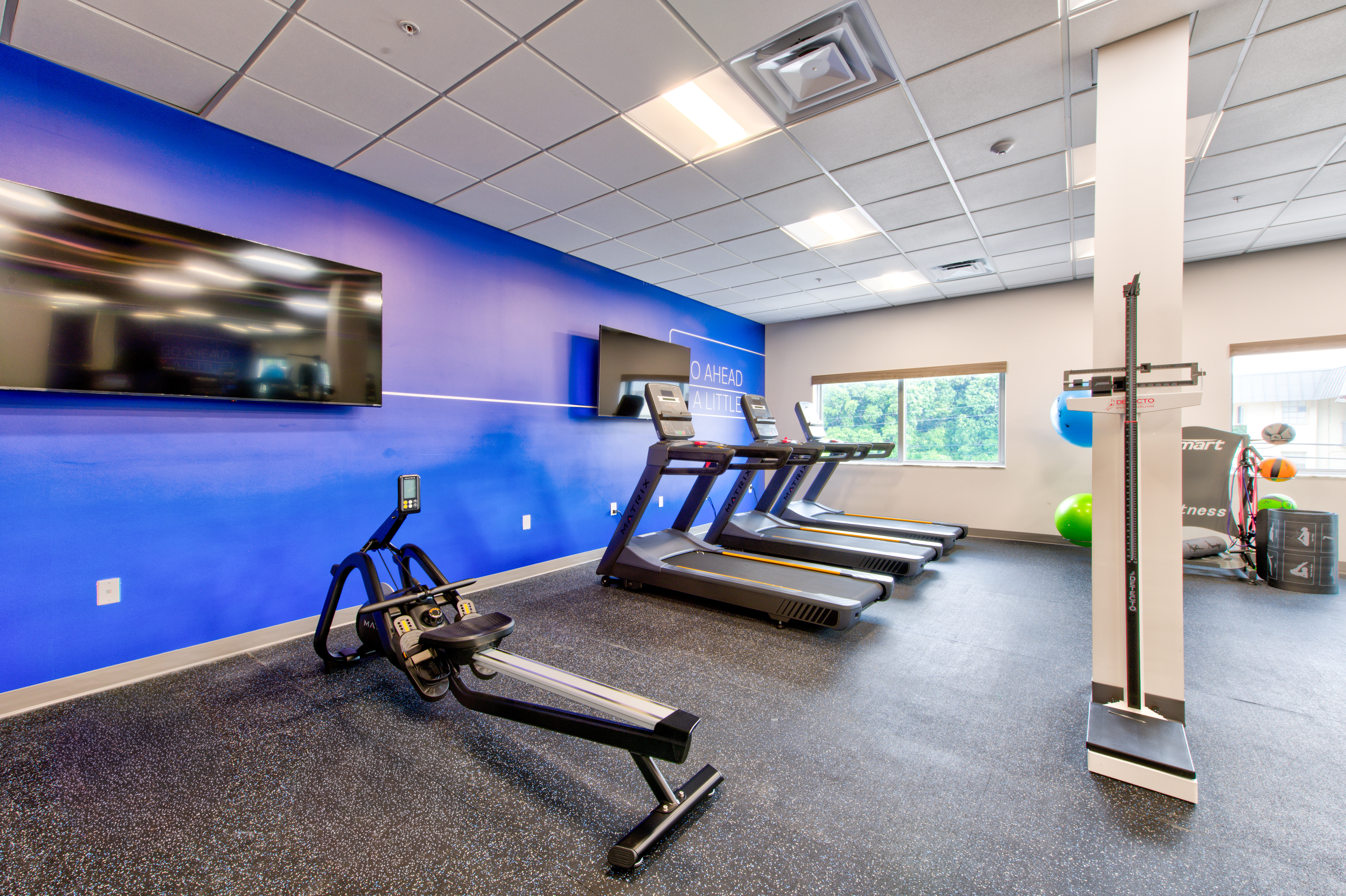 Holiday Inn Express & Suites Miami Intl Airport - 36th St 27/50