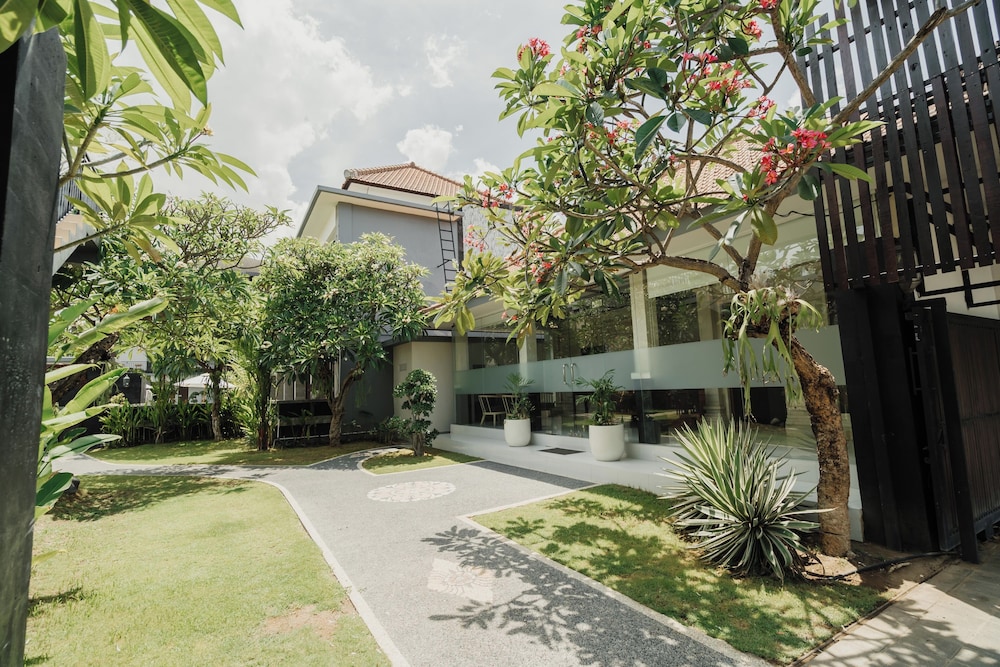 You Suite Seminyak 24/31