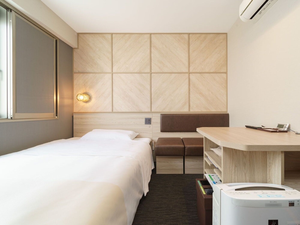 Super Hotel Umeda Higobashi 50/50