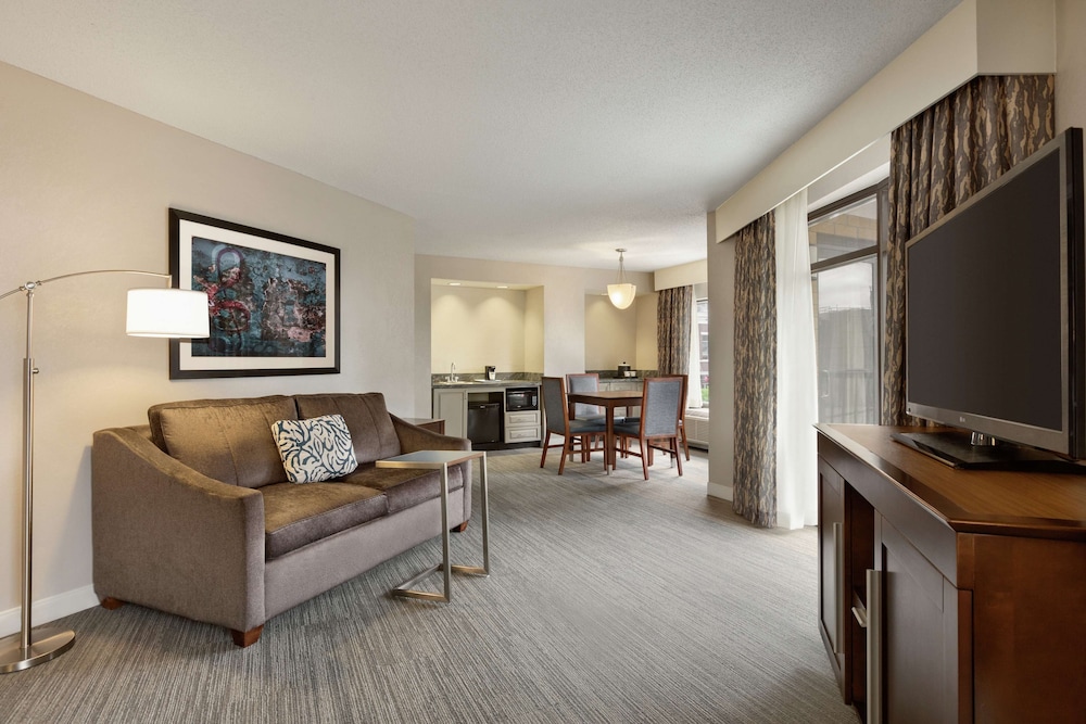 Hampton Inn And Suites Nashville Downtown Tn 38/53