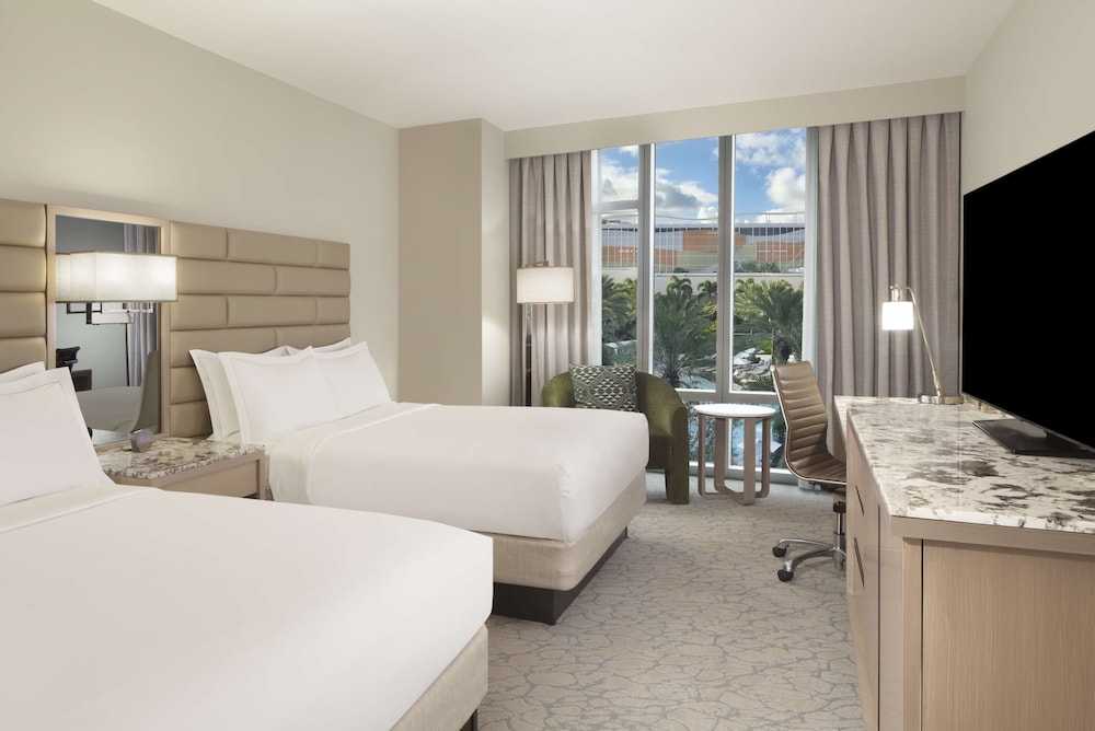 DELUXE, 2 QUEEN BEDS, POOL VIEW, ACCESSIBLE