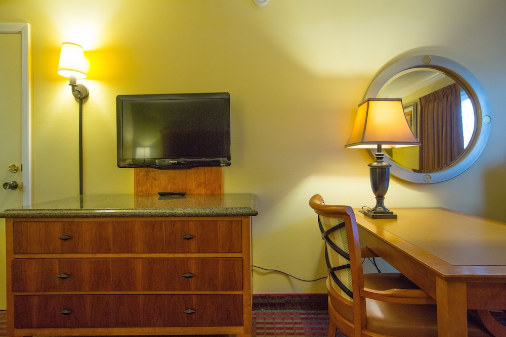 Aloha Inn 36/53